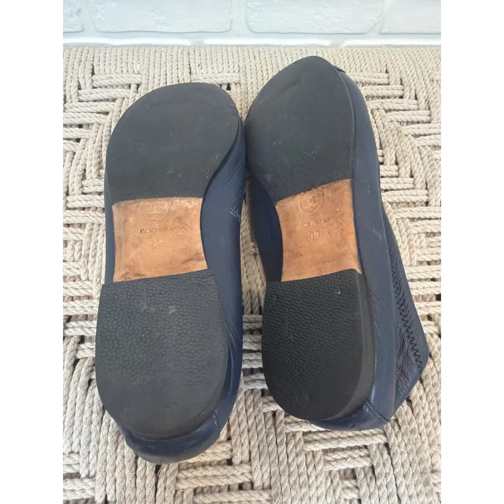 Vintage Chanel CC Cap-Toe Ballerina Flats Navy Black Leather Size 38